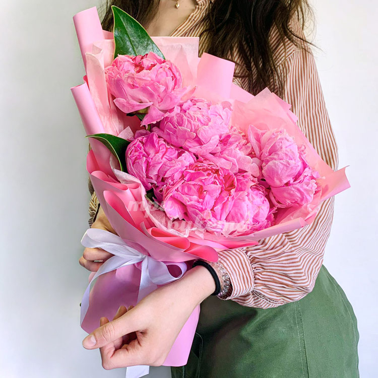 Букет из шикарных пионов