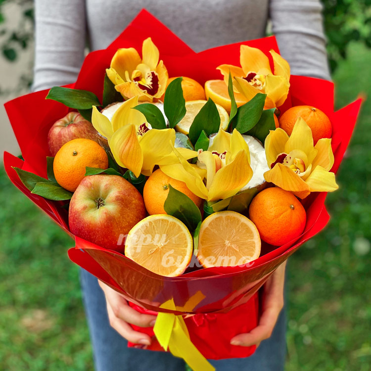 Фруктовый букет с орхидеями (крупный план)
