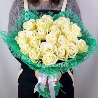 25 белых роз