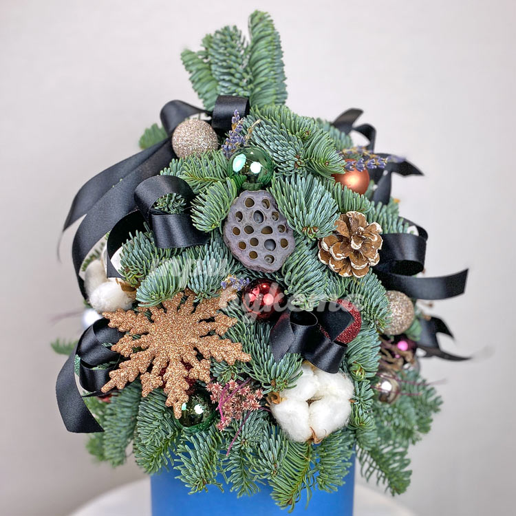 Елочная композиция с лотосом